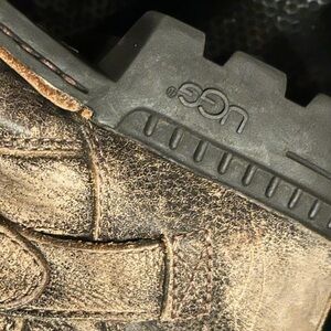 Men’s distressed UGGS size 11